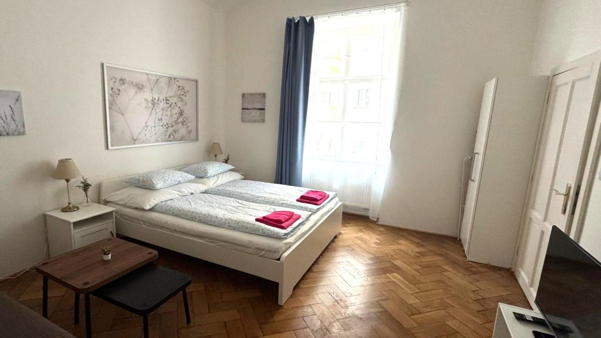 Side Street Apartments Prag Rum bild
